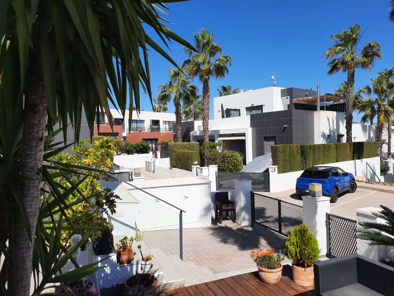 Nowoczesny dom w pobliżu centrum handlowego La Fuente