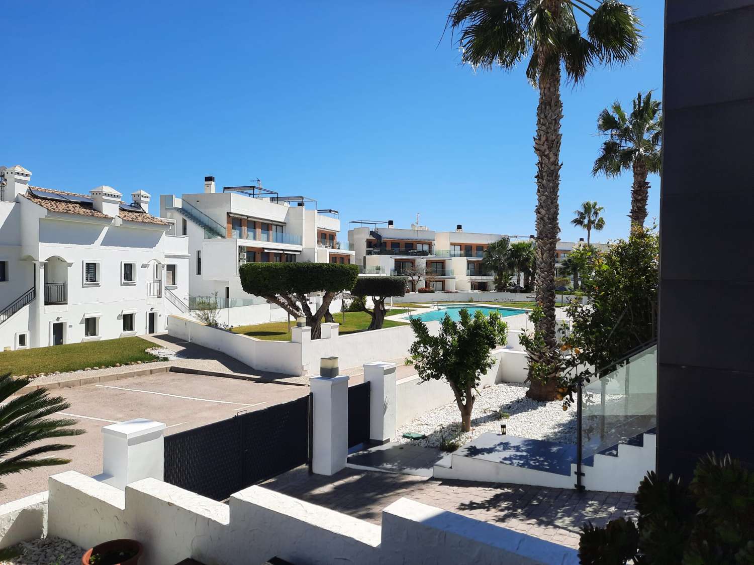 Nowoczesny dom w pobliżu centrum handlowego La Fuente