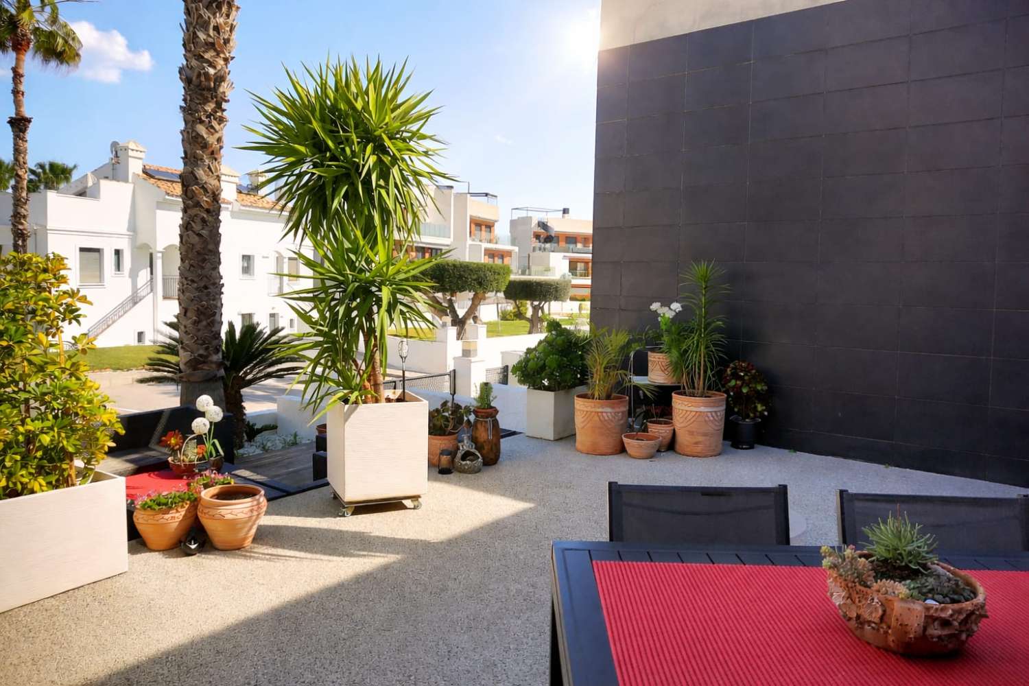 Nowoczesny dom w pobliżu centrum handlowego La Fuente