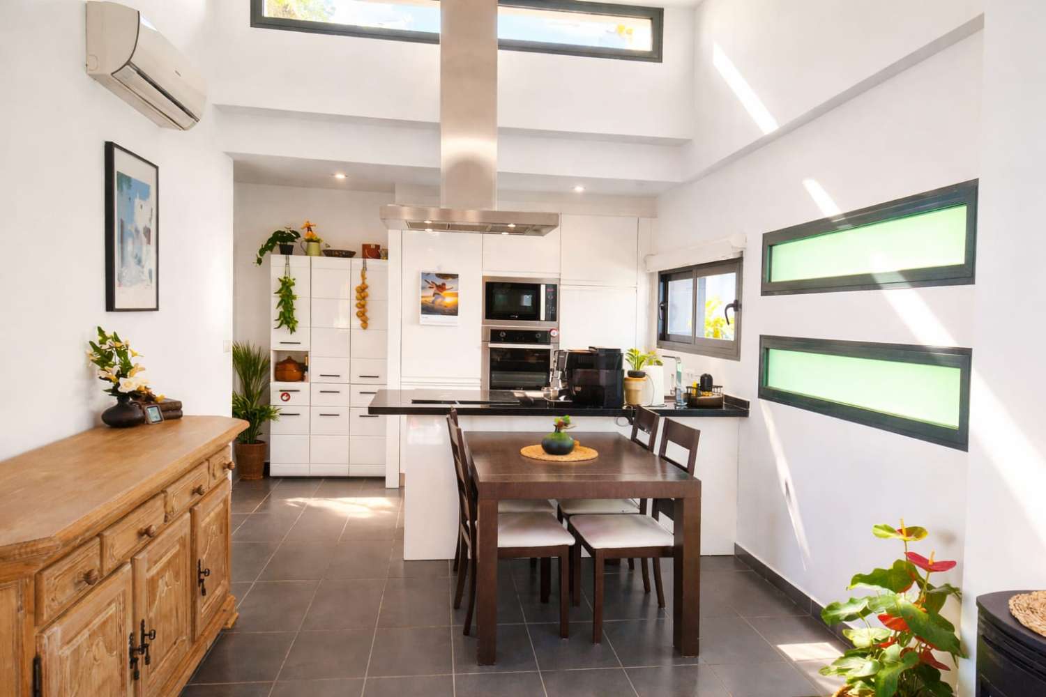 Nowoczesny dom w pobliżu centrum handlowego La Fuente