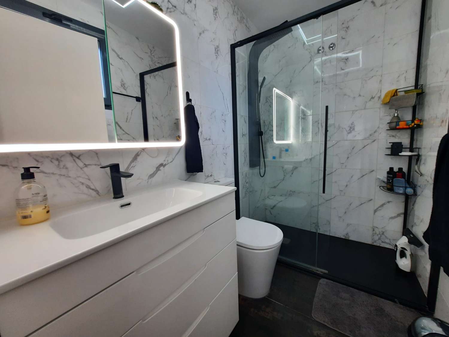 Nowoczesny dom w pobliżu centrum handlowego La Fuente