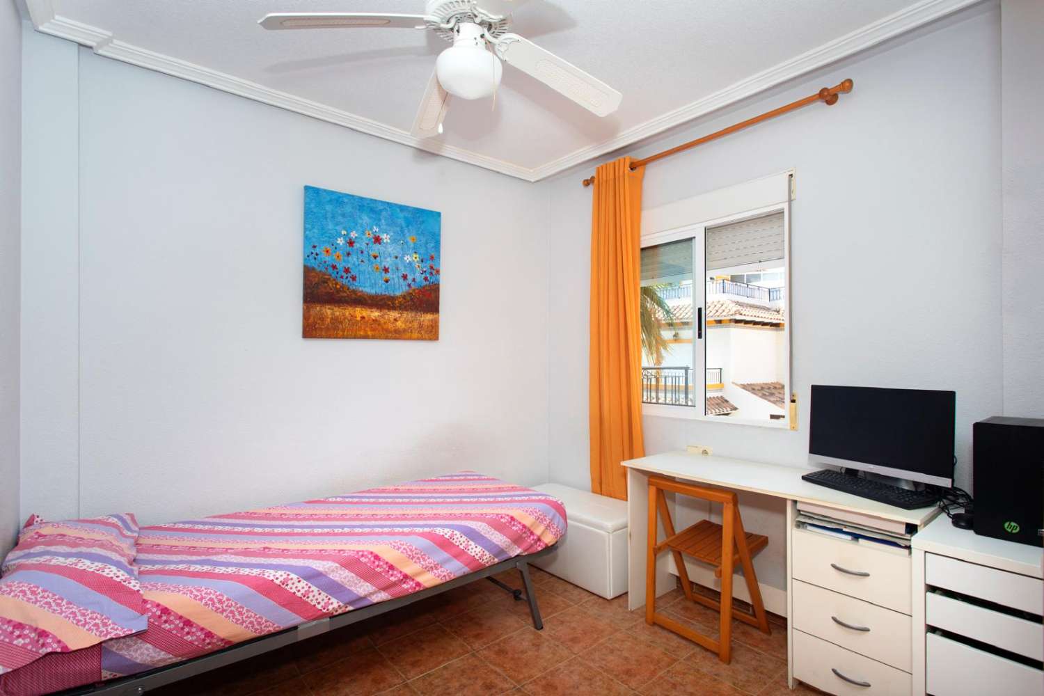 Top floor bungalow with terrace, garden and communal pool