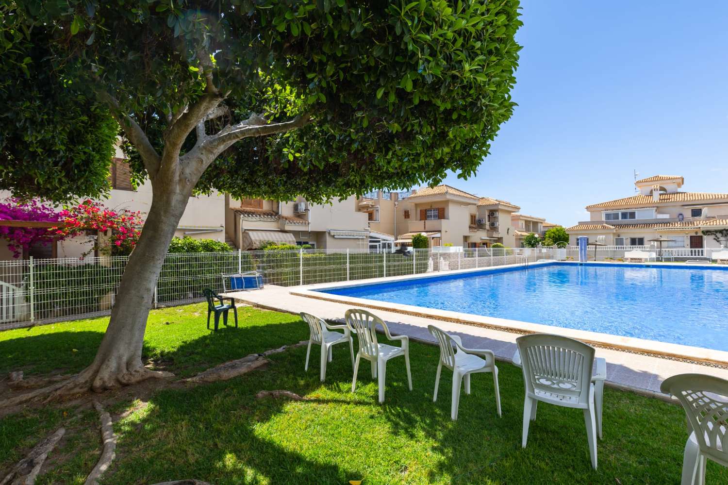 La Zenia bungalow with communal pool