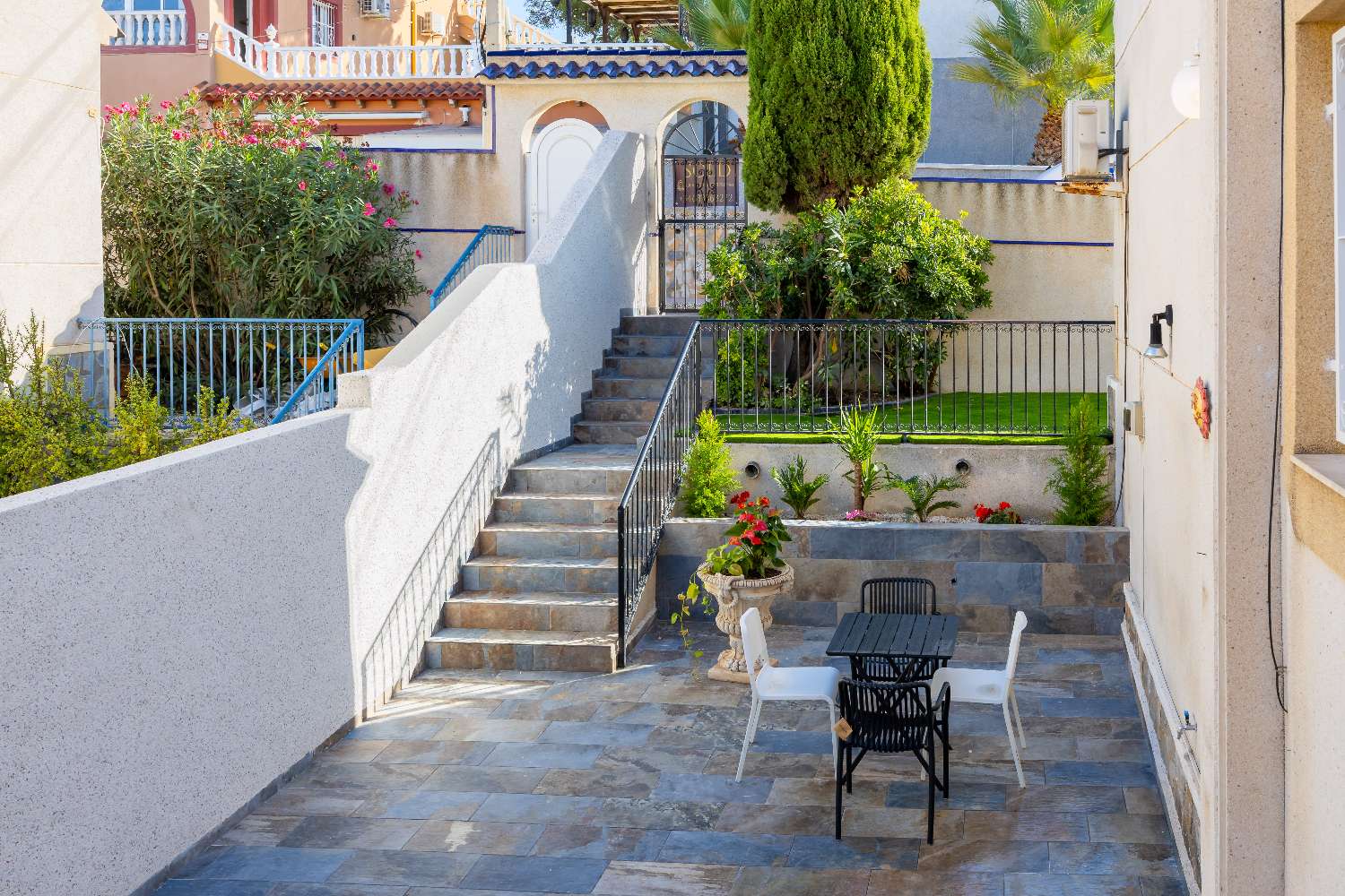 Detached villa with separate apartment – El Galán, Villamartín