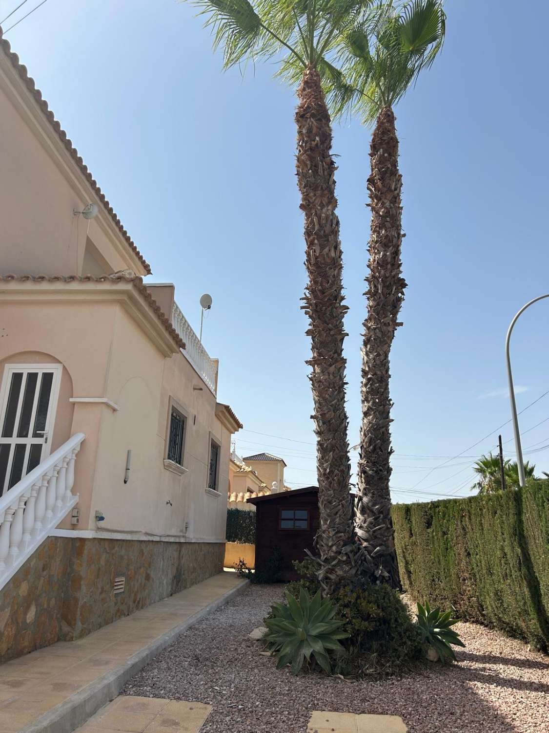 Grande villa individuelle entièrement rénovée à Villamartin.