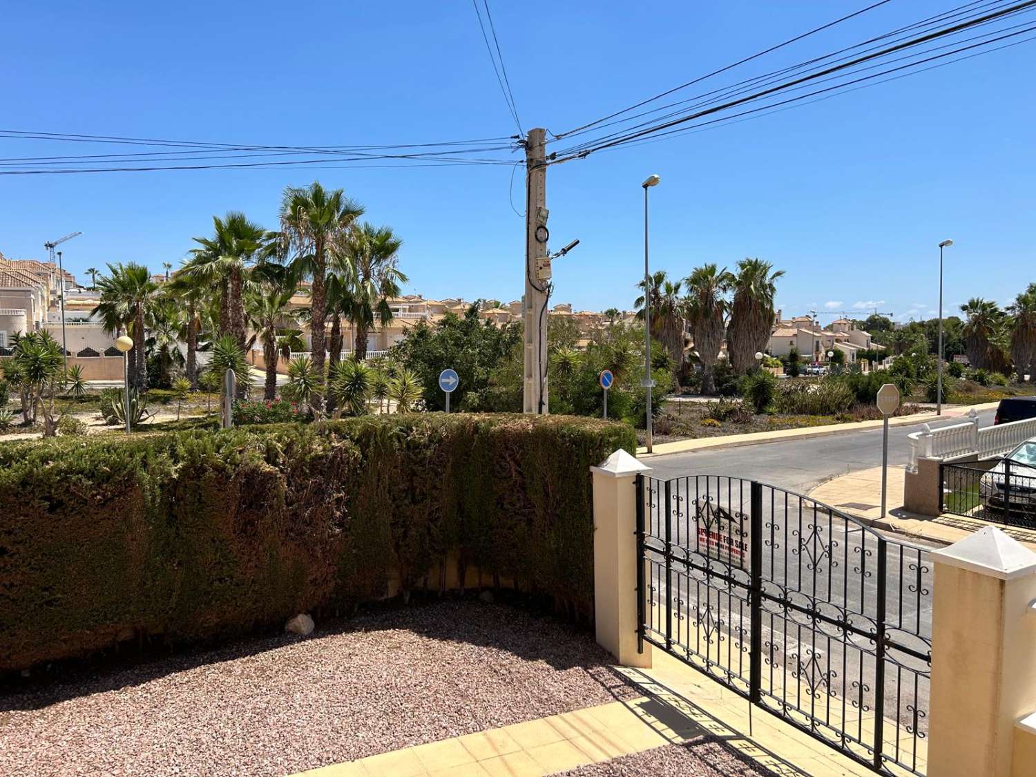 Grande villa individuelle entièrement rénovée à Villamartin.