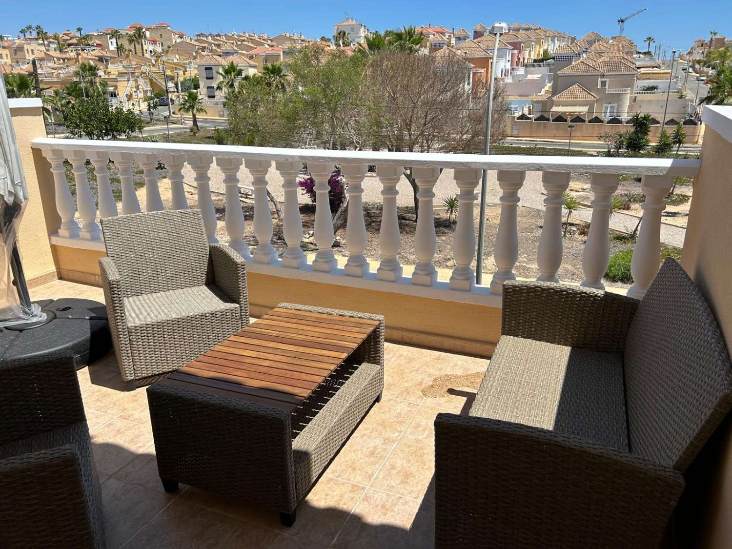 Grande villa individuelle entièrement rénovée à Villamartin.