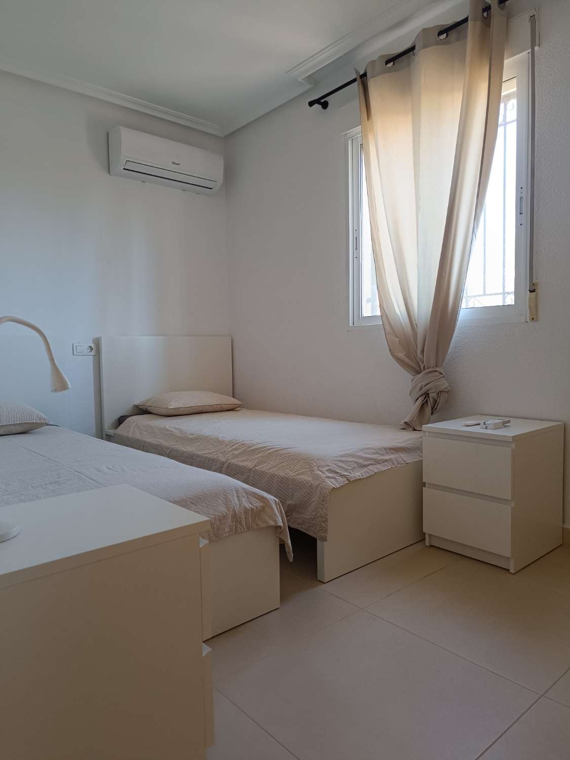 Grande villa individuelle entièrement rénovée à Villamartin.