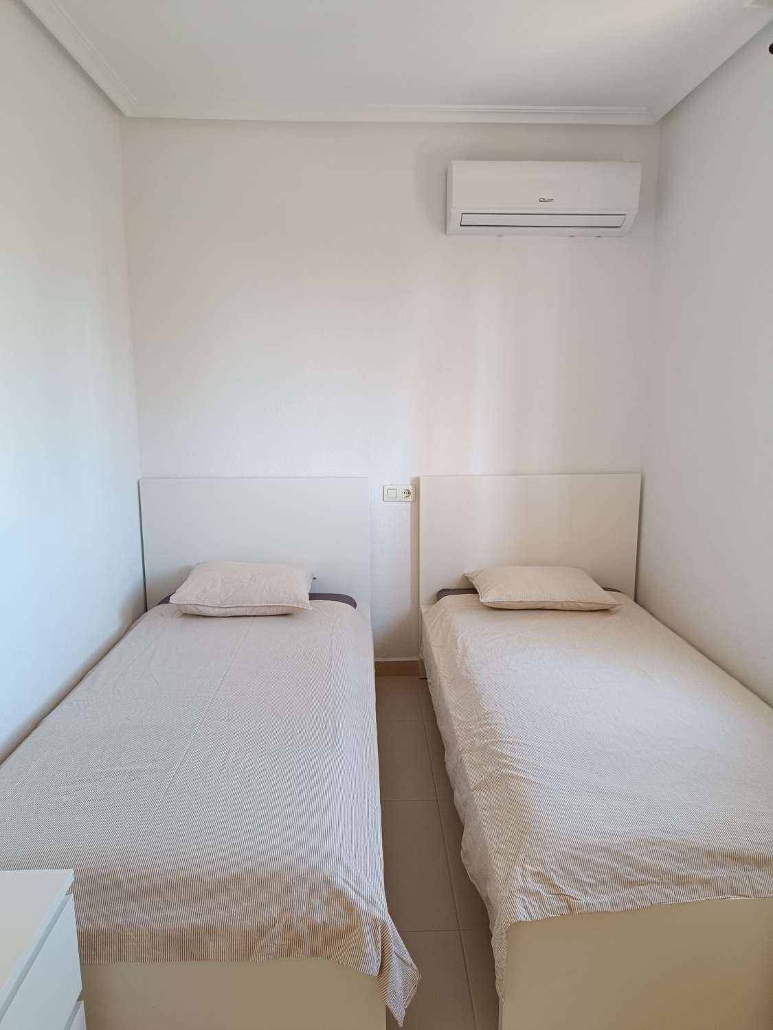 Grande villa individuelle entièrement rénovée à Villamartin.