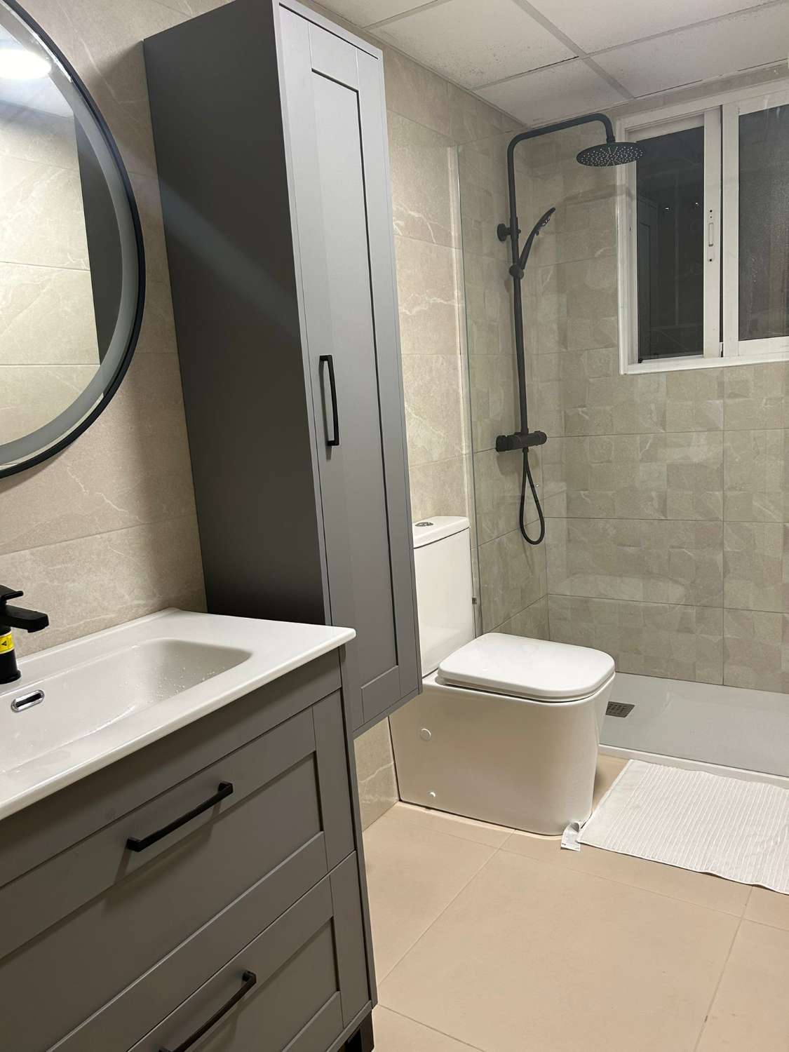 Grande villa individuelle entièrement rénovée à Villamartin.