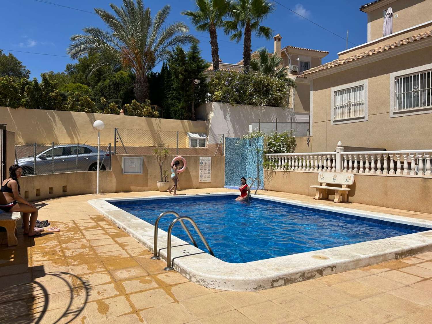 Grande villa individuelle entièrement rénovée à Villamartin.