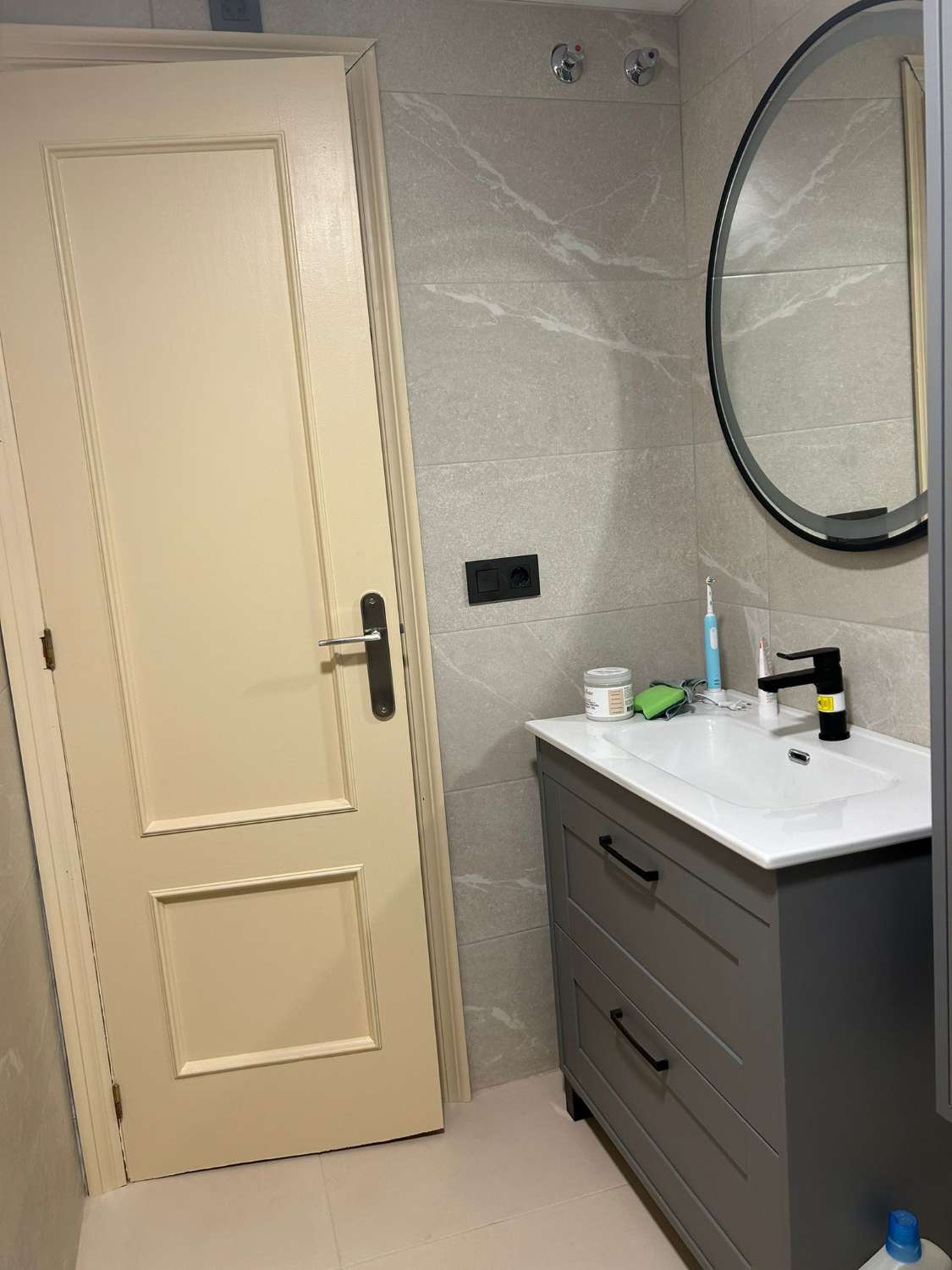 Grande villa individuelle entièrement rénovée à Villamartin.