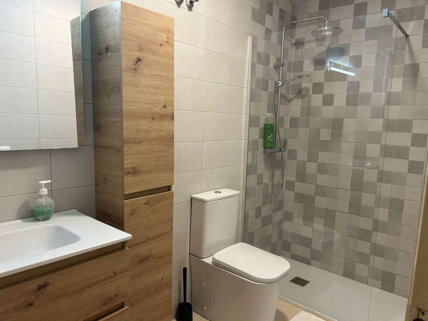 Grande villa individuelle entièrement rénovée à Villamartin.