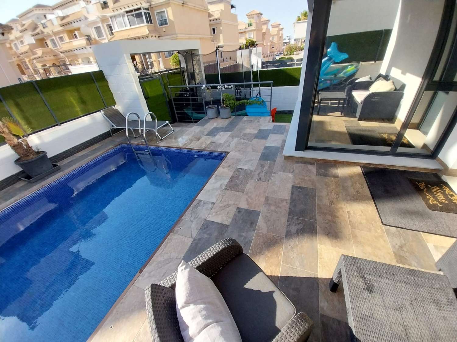 Villa moderne de 6 chambres avec piscine privée à Playa Flamenca/Villamartin.