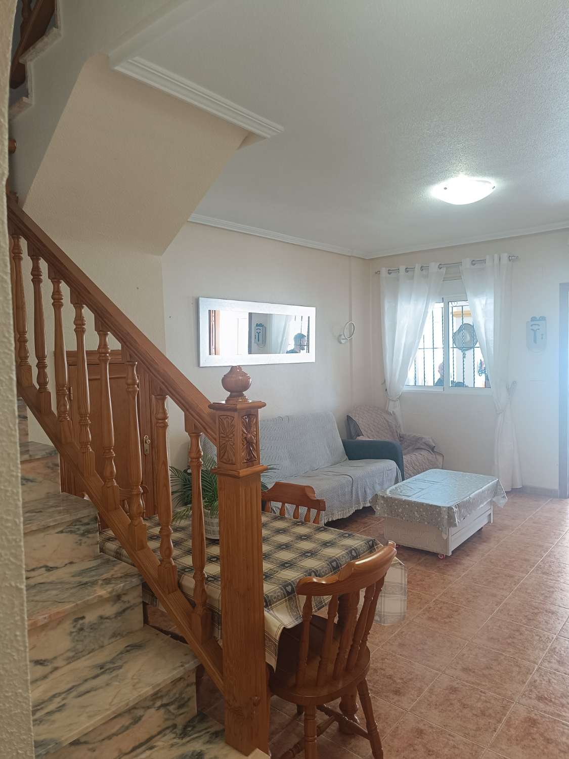 Vendu/Superbe maison de ville rénovée avec garage et solarium à Punta Prima