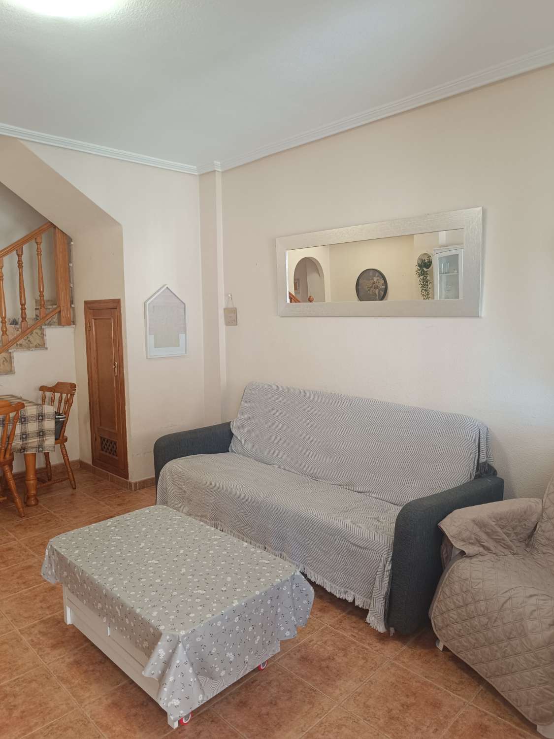 Vendu/Superbe maison de ville rénovée avec garage et solarium à Punta Prima