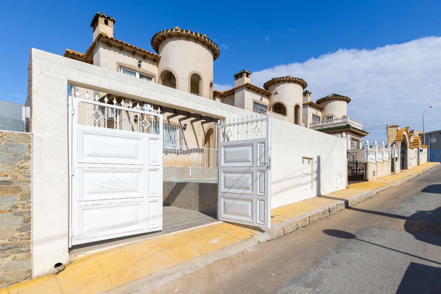 Fantastique villa complètement rénovée avec piscine privée et appartement séparé