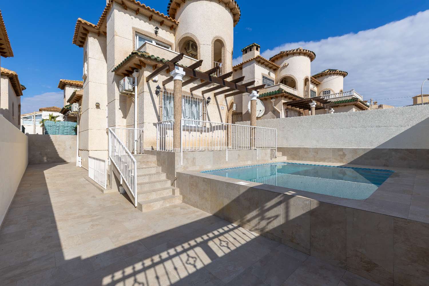 Fantastique villa complètement rénovée avec piscine privée et appartement séparé