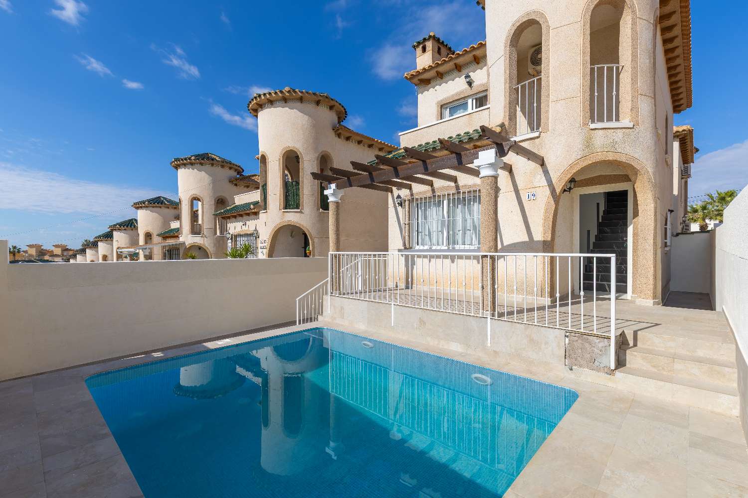 Fantastique villa complètement rénovée avec piscine privée et appartement séparé