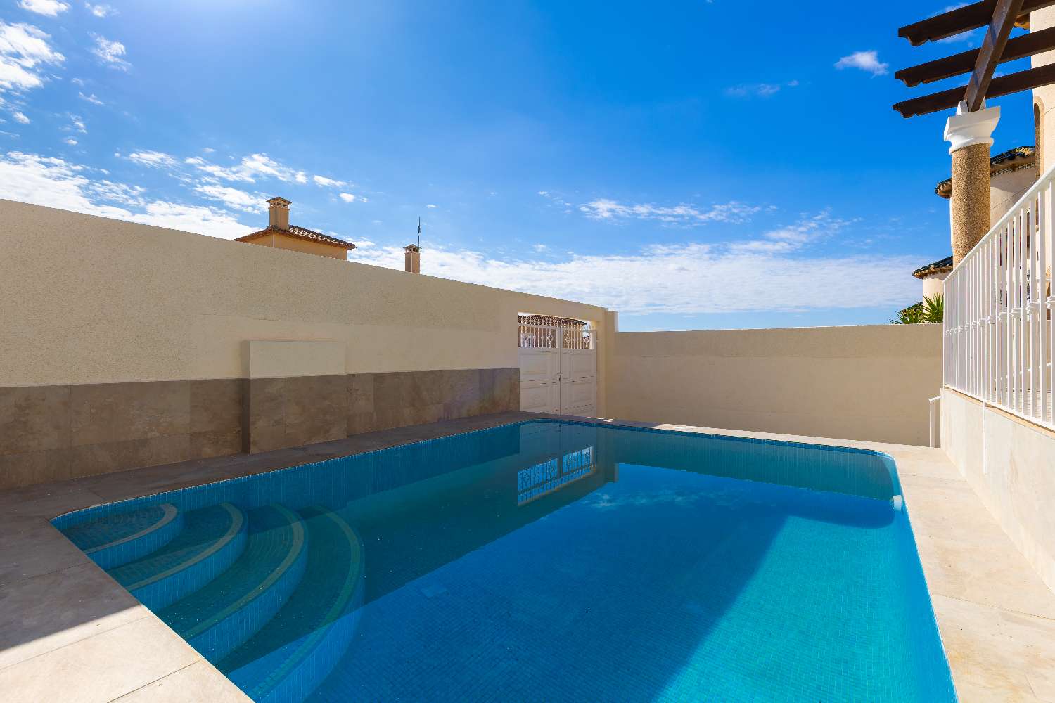 Fantastique villa complètement rénovée avec piscine privée et appartement séparé