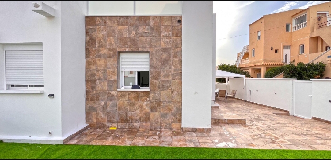 OFFRE! Villa jumelée moderne et rénovée à Playa Flamenca