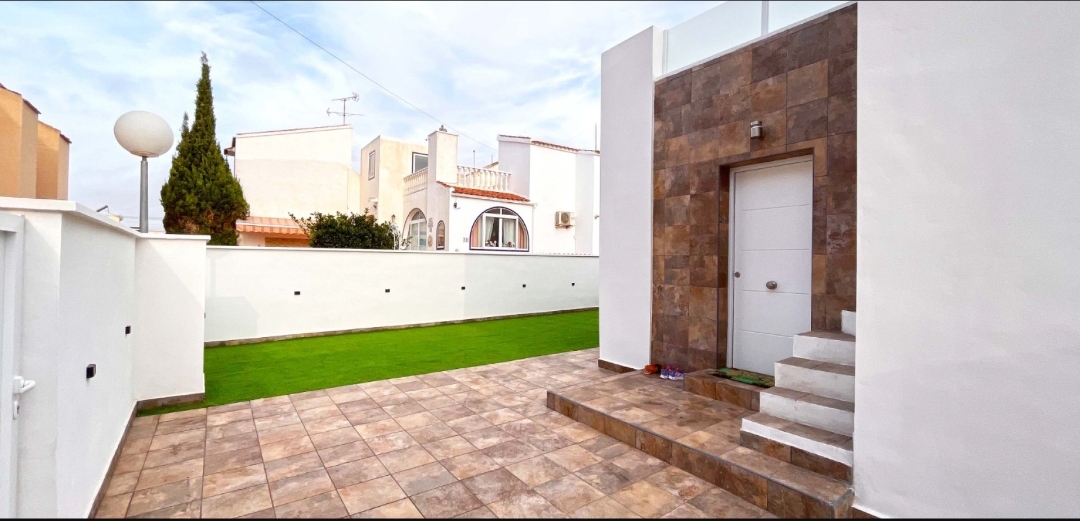 OFFRE! Villa jumelée moderne et rénovée à Playa Flamenca