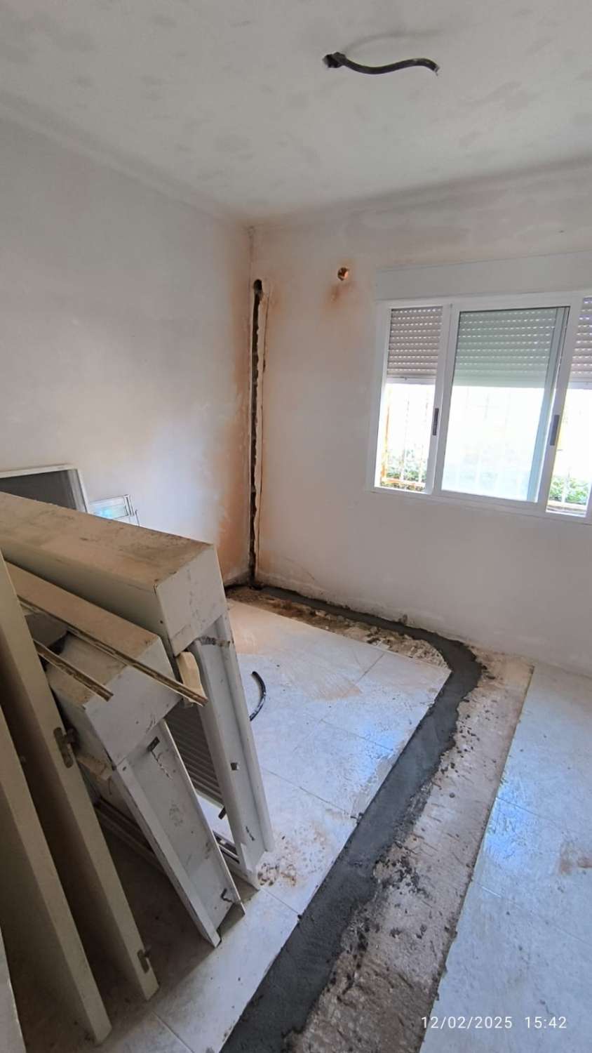 Villa avec piscine privée en cours de rénovation