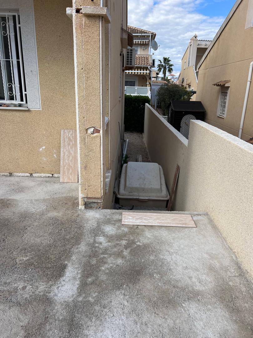 Villa avec piscine privée en cours de rénovation