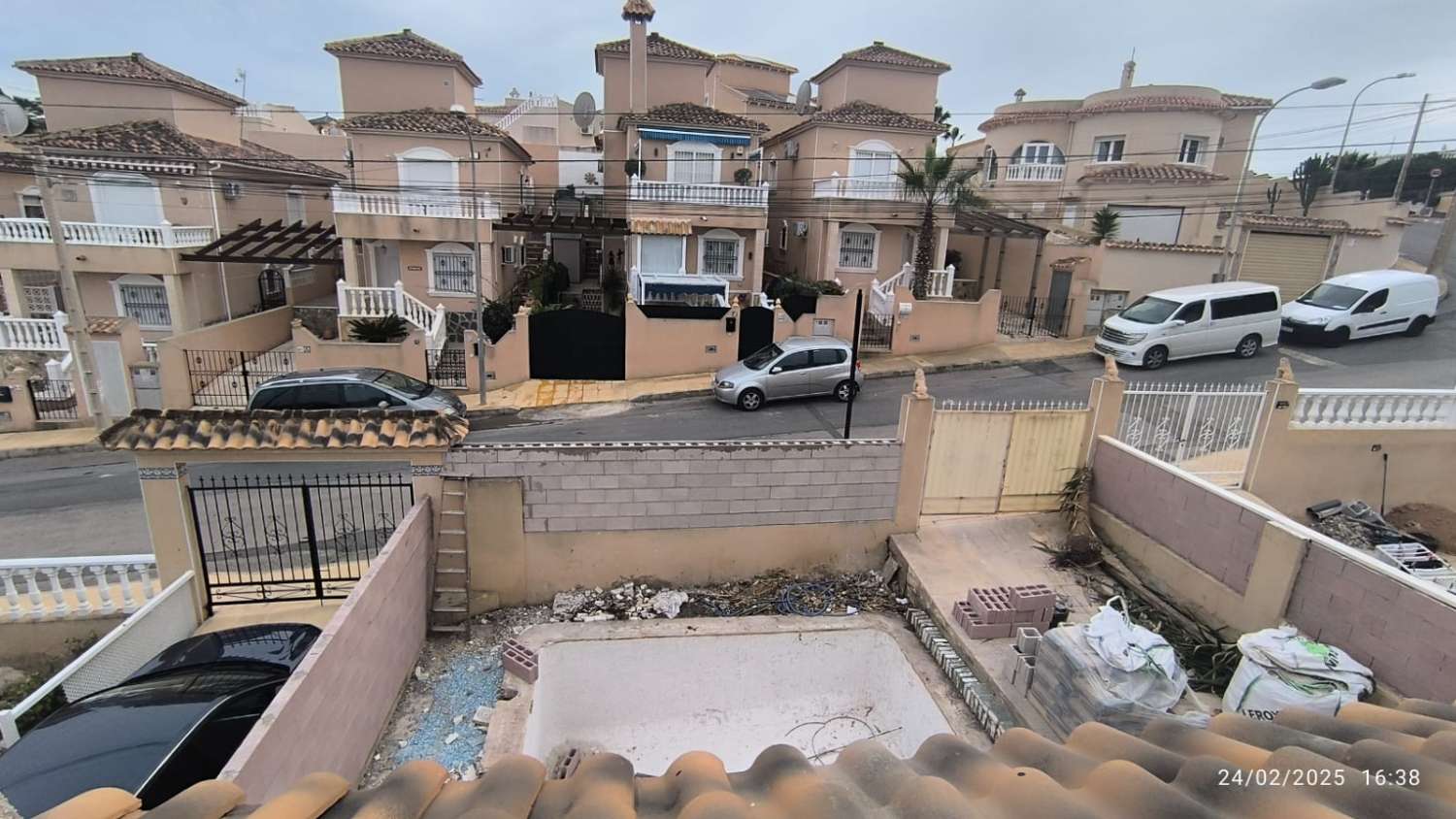 Villa avec piscine privée en cours de rénovation
