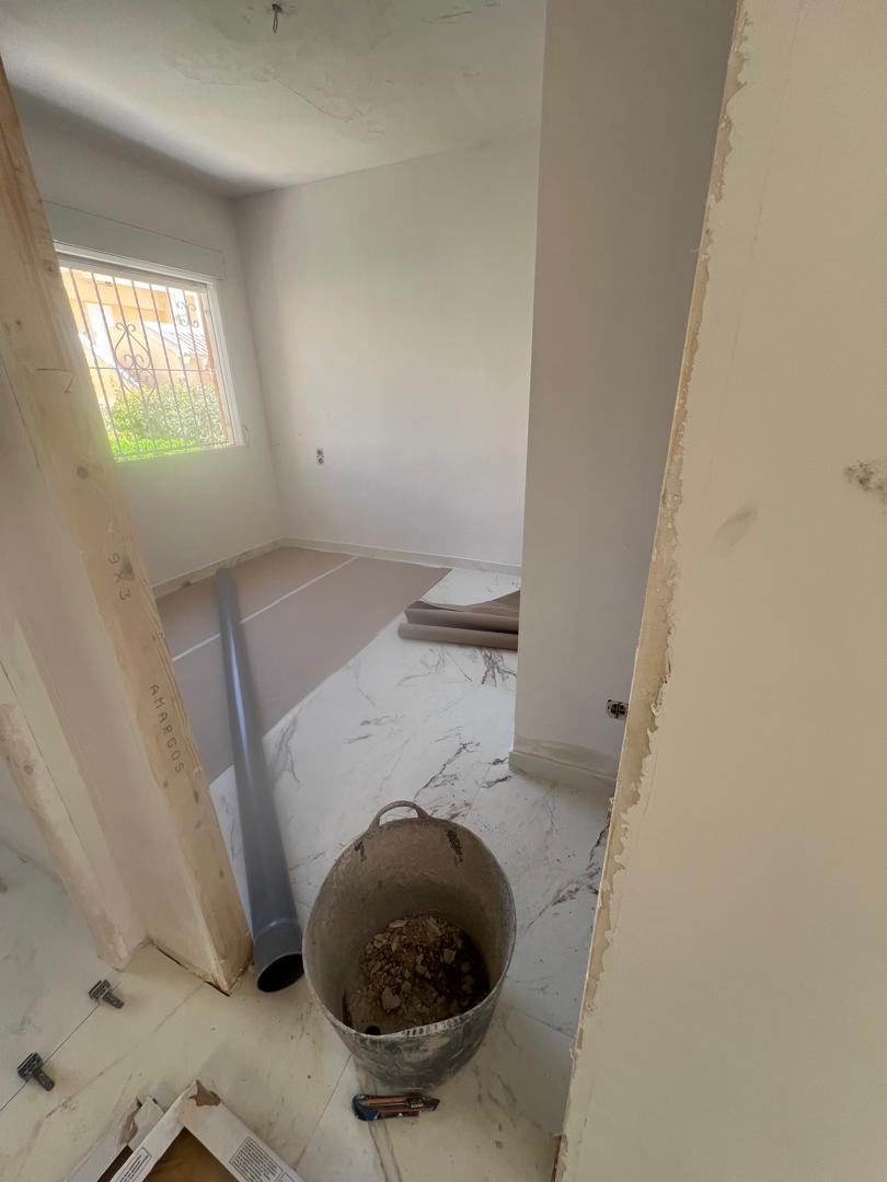Villa avec piscine privée en cours de rénovation