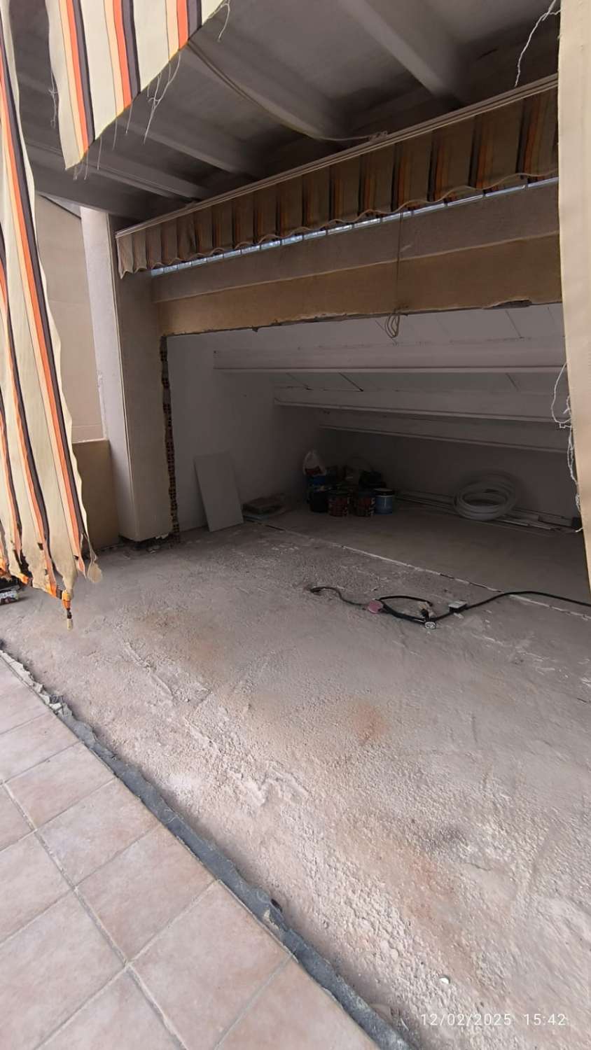 Villa avec piscine privée en cours de rénovation