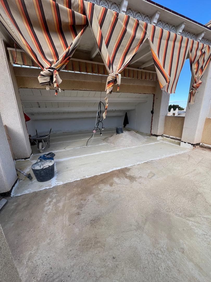 Villa avec piscine privée en cours de rénovation