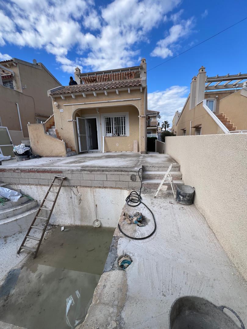 Villa avec piscine privée en cours de rénovation
