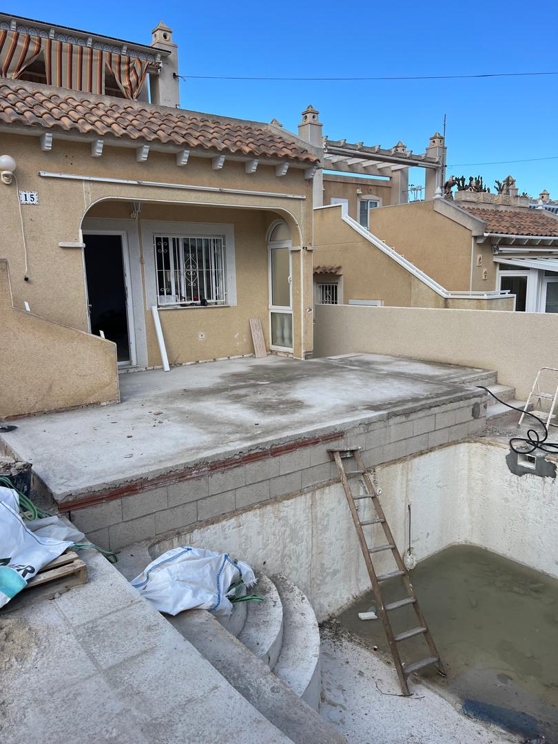 Villa avec piscine privée en cours de rénovation