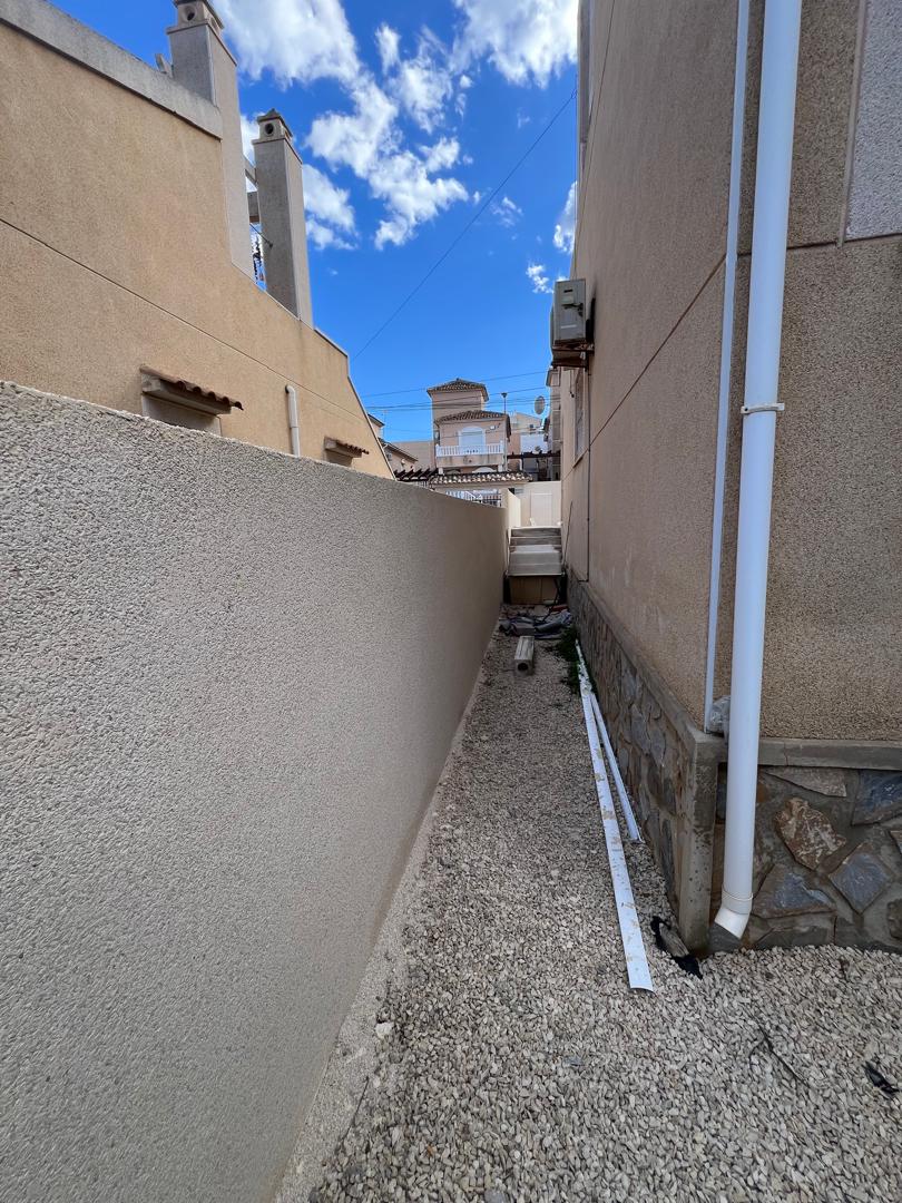 Villa avec piscine privée en cours de rénovation