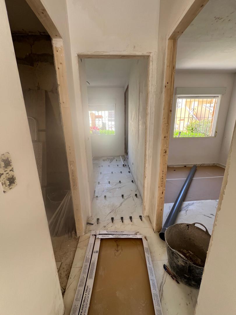 Villa avec piscine privée en cours de rénovation