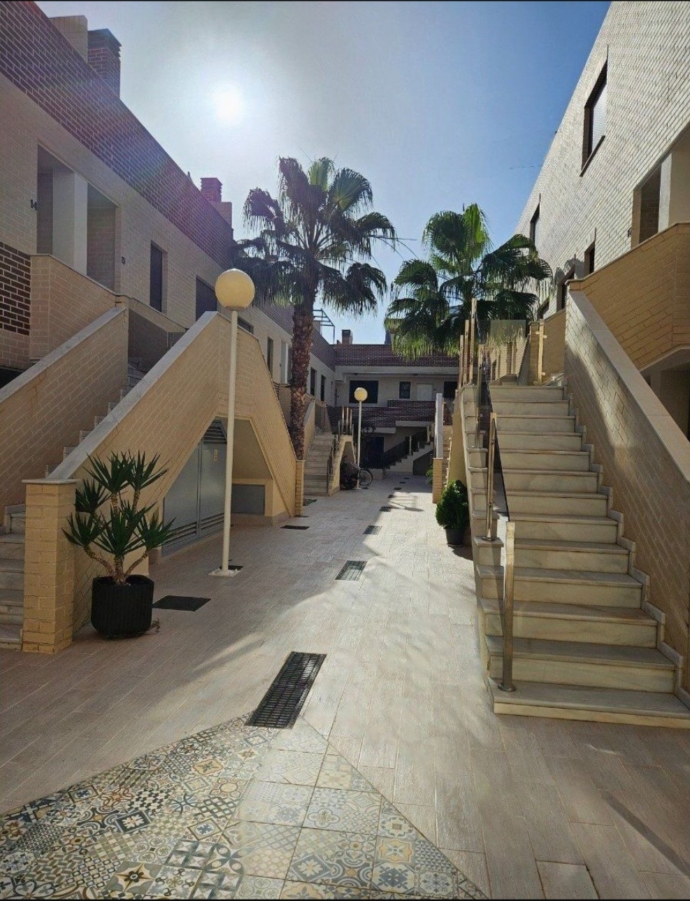 OFFRE! Bungalow moderne au rez-de-chaussée à Cabo Roig.