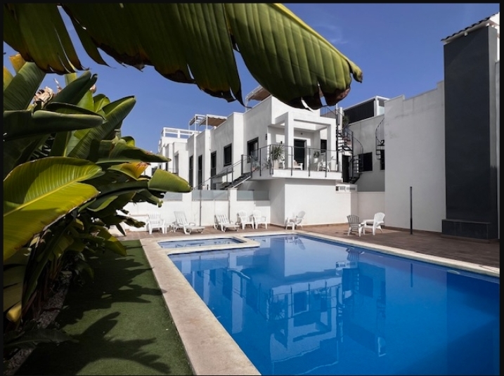 OFFRE ! Bungalow moderne au dernier étage à côté du boulevard La Zenia.