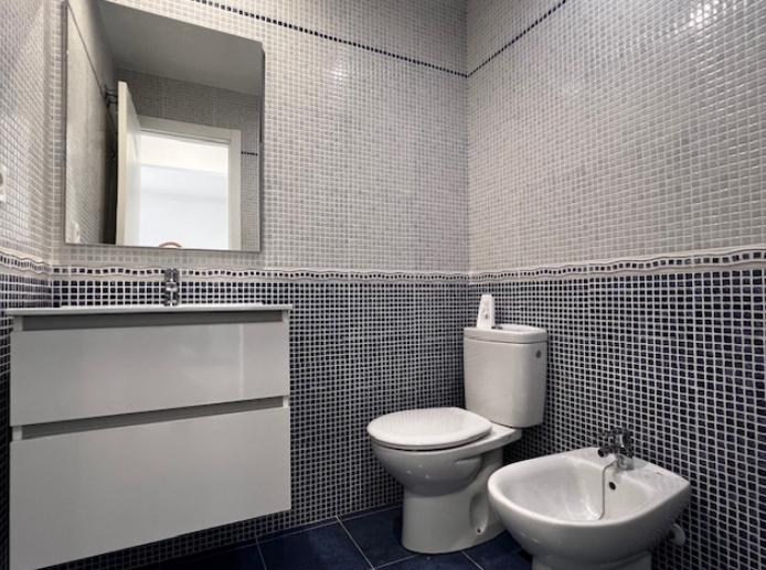 OFFRE ! Bungalow moderne au dernier étage à côté du boulevard La Zenia.
