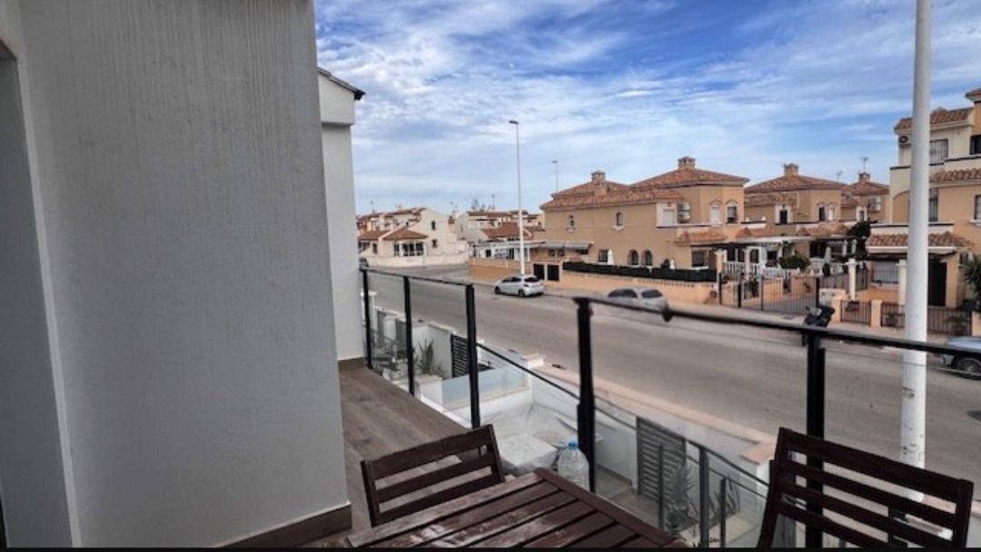 OFFRE ! Bungalow moderne au dernier étage à côté du boulevard La Zenia.
