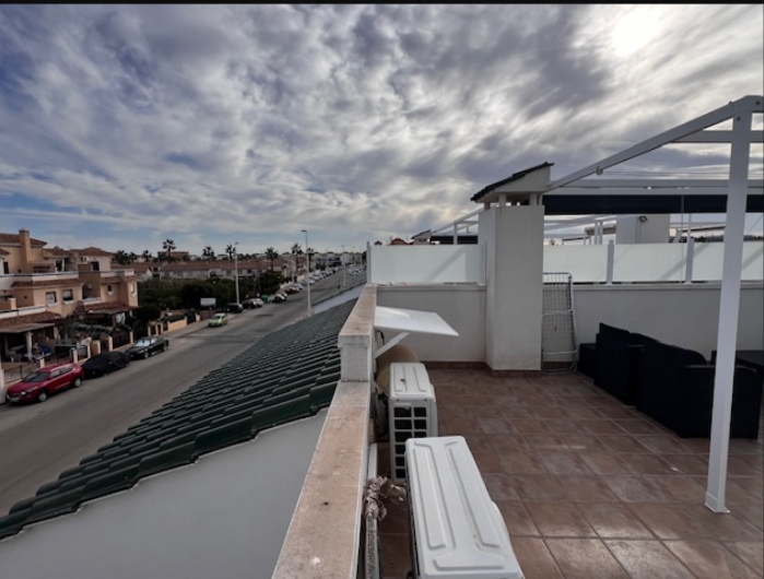 OFFRE ! Bungalow moderne au dernier étage à côté du boulevard La Zenia.