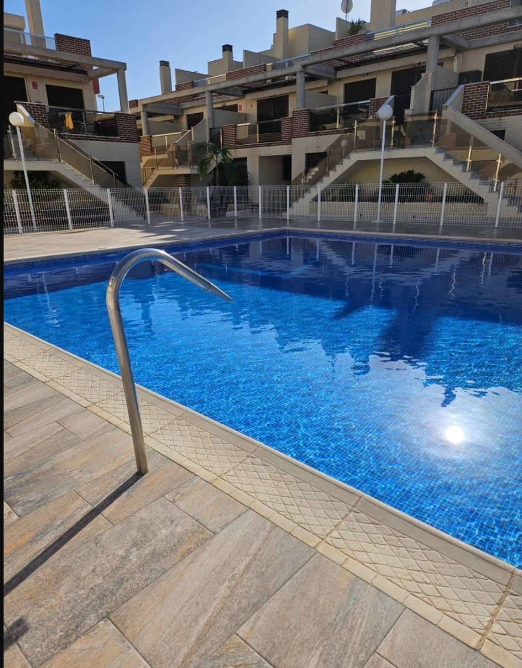 Charmant bungalow au rez-de-chaussée à Lomas de Cabo Roig