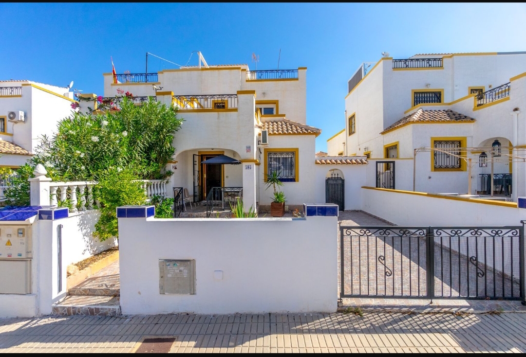 BEAUTIFUL QUAD IN DREAM HILLS, ORIHUELA COSTA AREA!