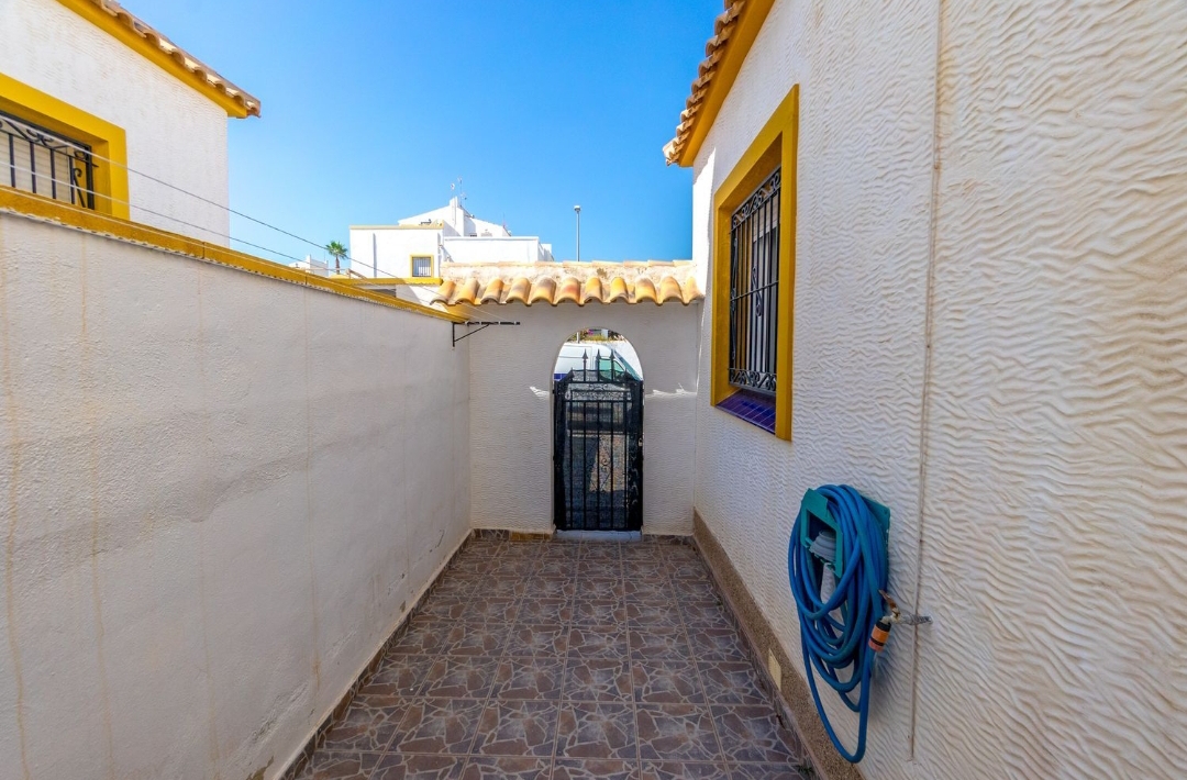 BEAUTIFUL QUAD IN DREAM HILLS, ORIHUELA COSTA AREA!