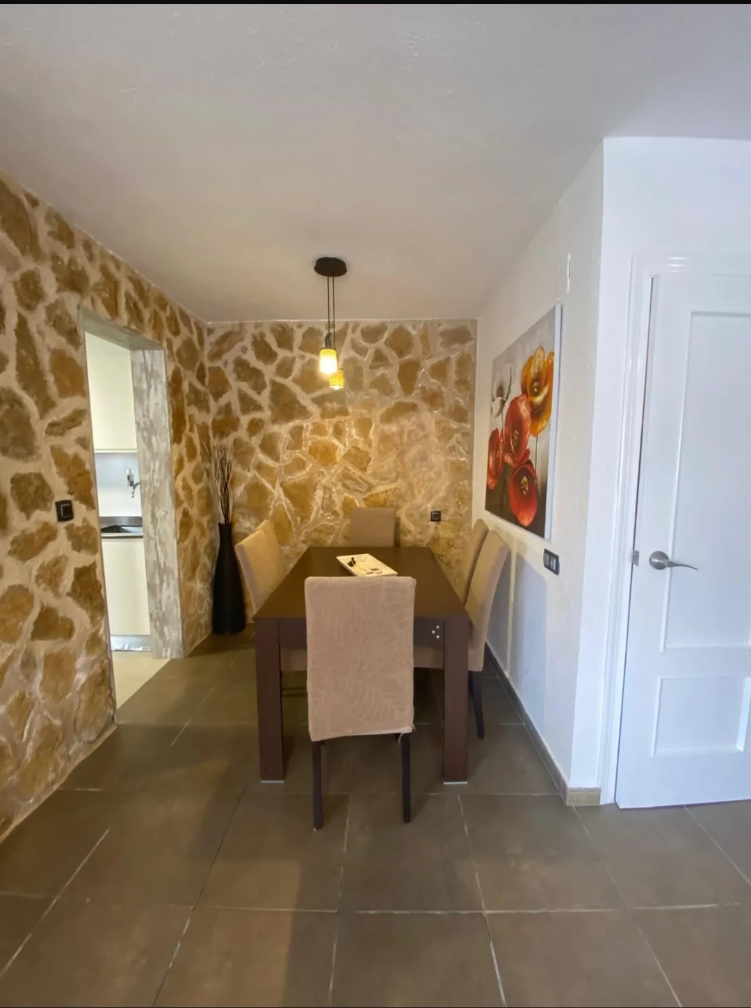 SPECIAL OFFER! Renovated 3-Bedroom Quad Villa in Los Altos