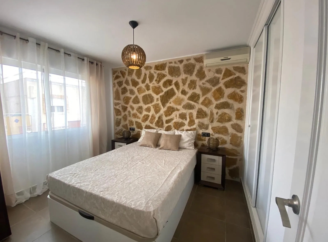 SPECIAL OFFER! Renovated 3-Bedroom Quad Villa in Los Altos