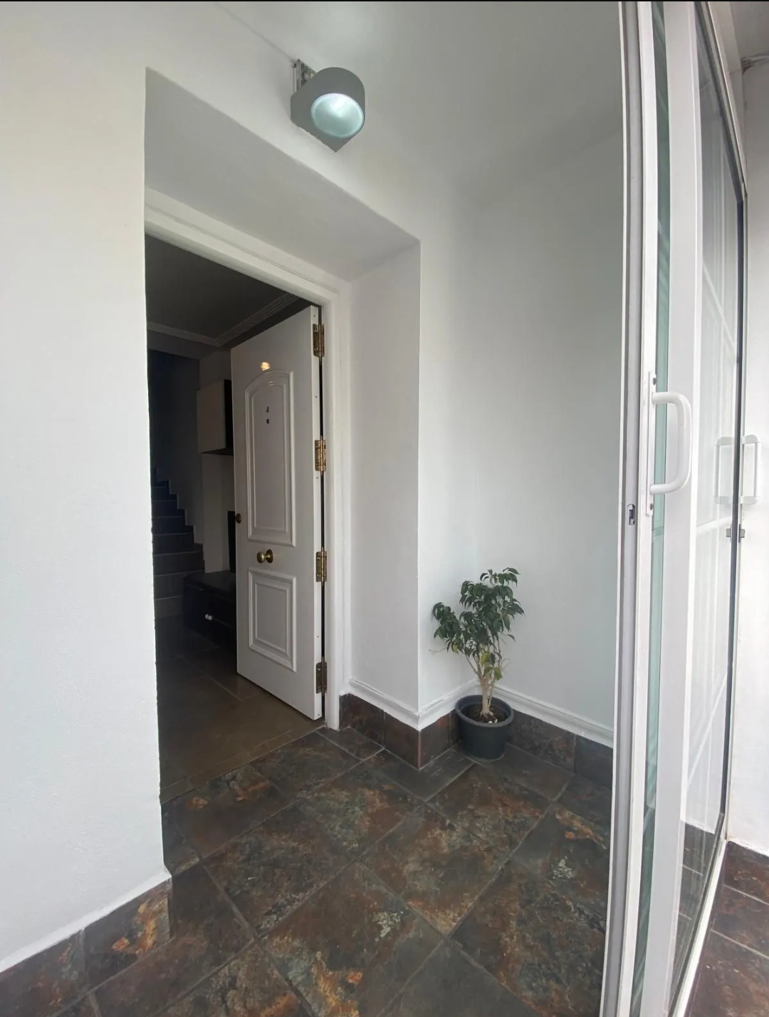 SPECIAL OFFER! Renovated 3-Bedroom Quad Villa in Los Altos