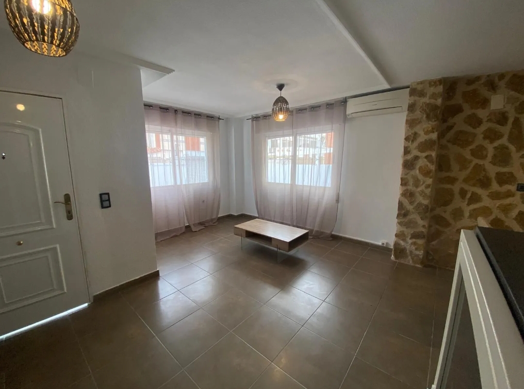 SPECIAL OFFER! Renovated 3-Bedroom Quad Villa in Los Altos