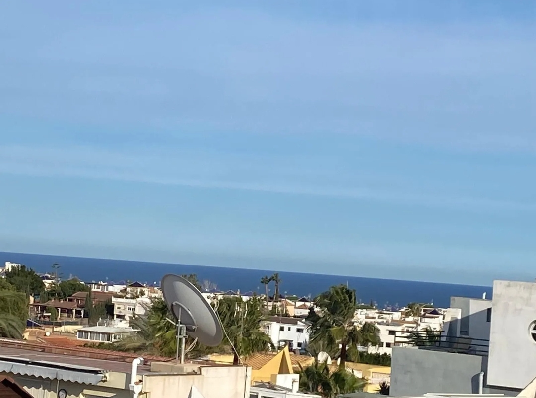 SPECIAL OFFER! Renovated 3-Bedroom Quad Villa in Los Altos