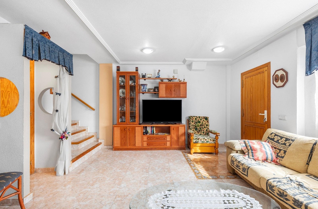 Bonne affaire ! Spacieuse villa jumelée avec garage à Los Altos.